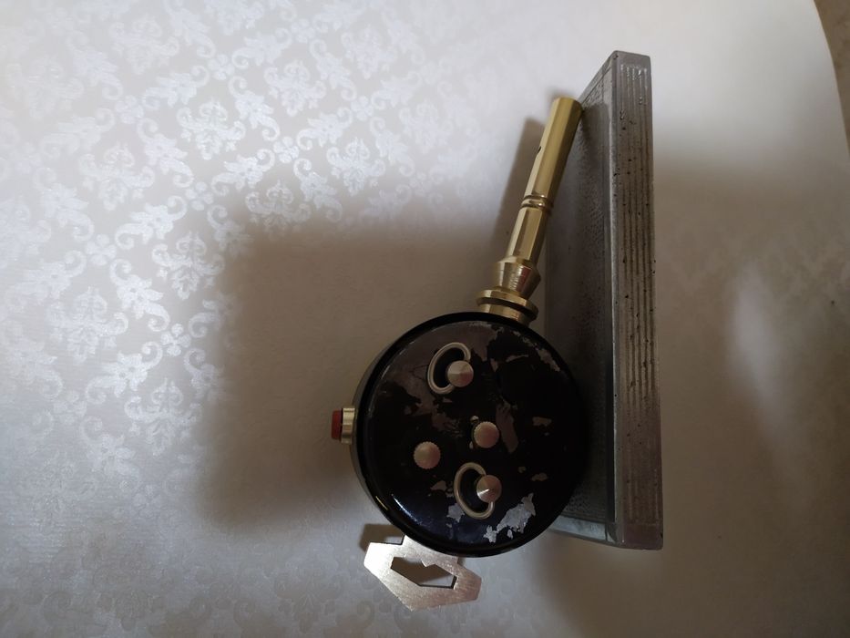 Продаю будильник советских времён