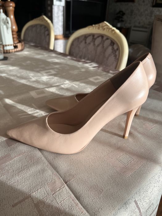 Обувки на ток