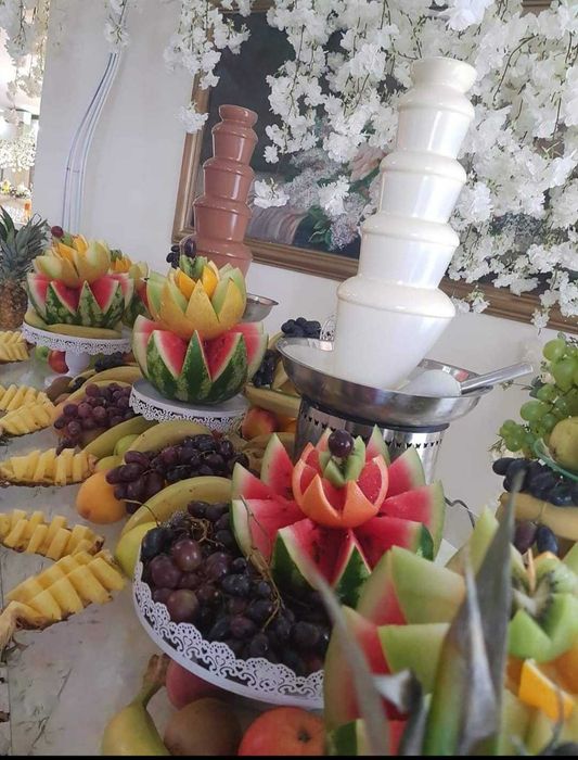 Fantana de ciocolata  si bar din fructe pentru evenimente