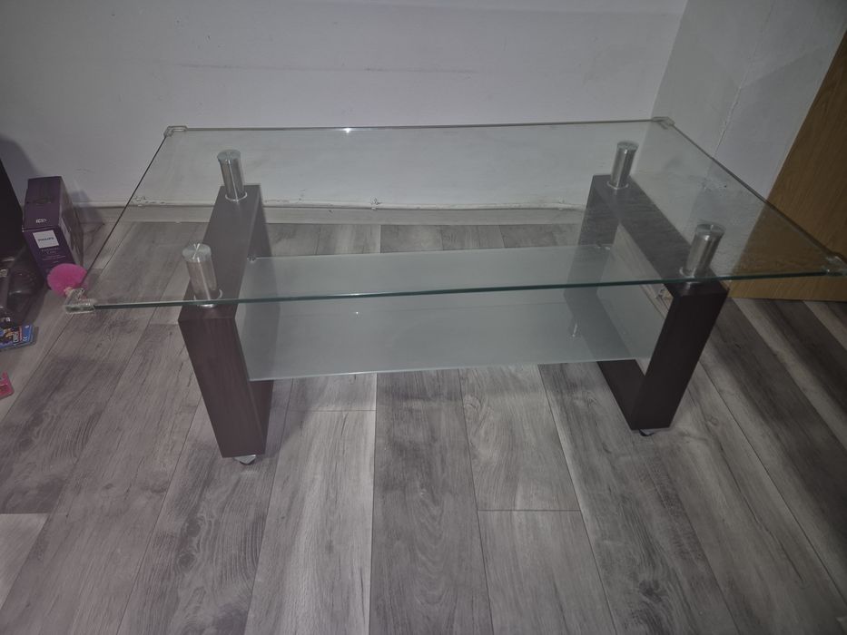 Masa de sticla cu roți