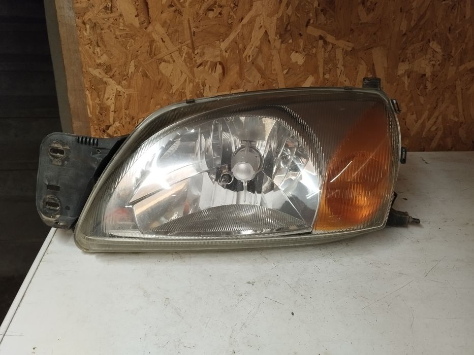 Продавам на части Форд Фиеста 2000г