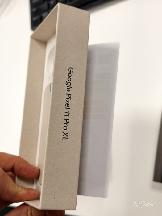 Продавам google pixel 11 pro xl 256gb obsidian