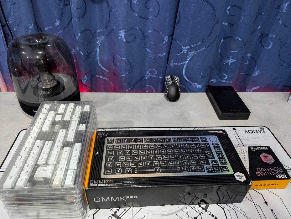 Tastatura Mecanica Gaming Custom Glorious GMMK Pro White ICE 75%