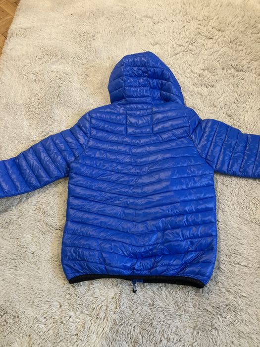 Синьо яке – леко и топло, с качулка
