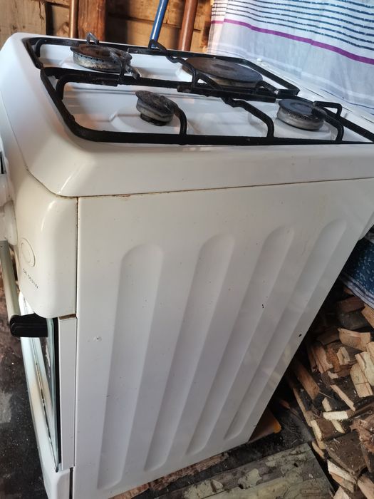 Продам газовую плиту