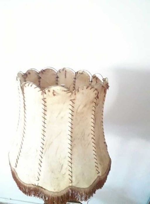 Veioza din lemn sculptat