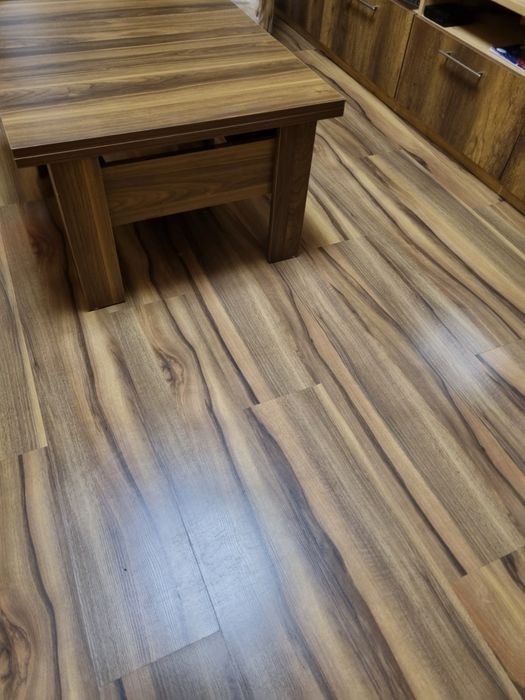 Холна маса разтегалена