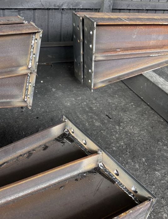 Vand 5 ferme la 10.00m și 10 stalpi la 4.00m + cuzineti