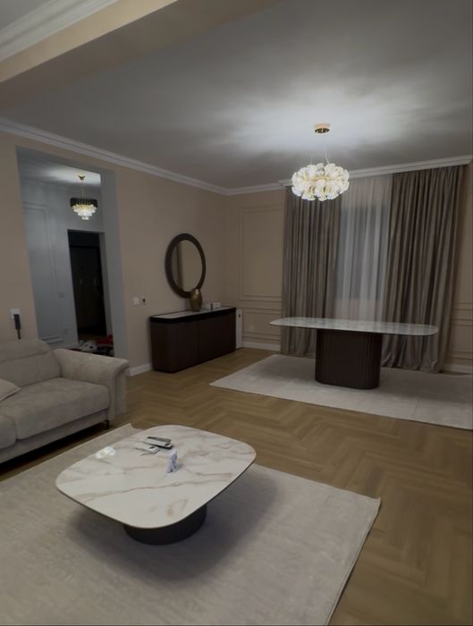 Vand casa Lux la cheie