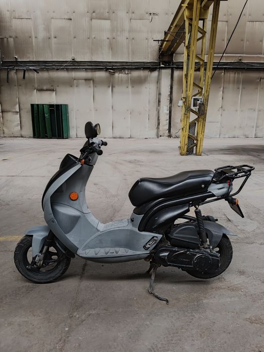 Scuter Peugeot fara permis, limitat 25hm/h