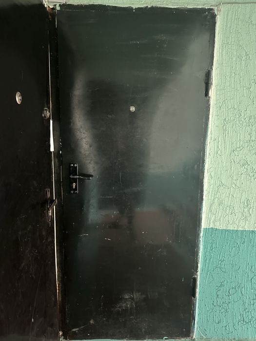 Железный дверь..