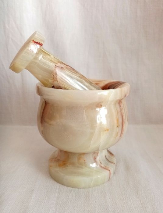 Красиво хаванче с пестик от мраморен оникс