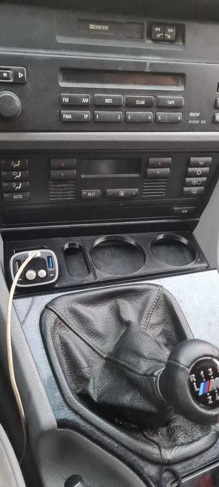 Поставка за чаши за BMW e36 e46 e30 e39 e90 е81 къпхолдър