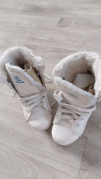 Продам детские коньки, размер 28