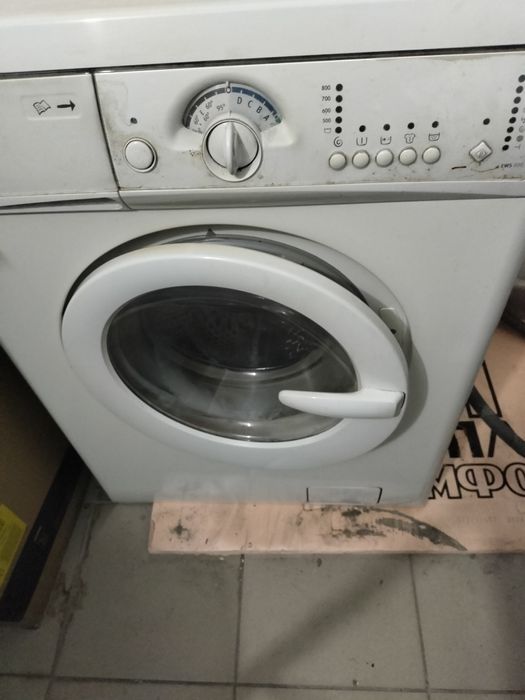 Продам машинку стиральную