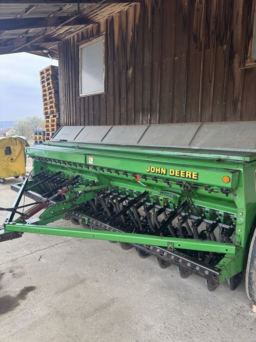 Semanatoare paioase JOHN DEERE 4,5 m buncar 1 tona