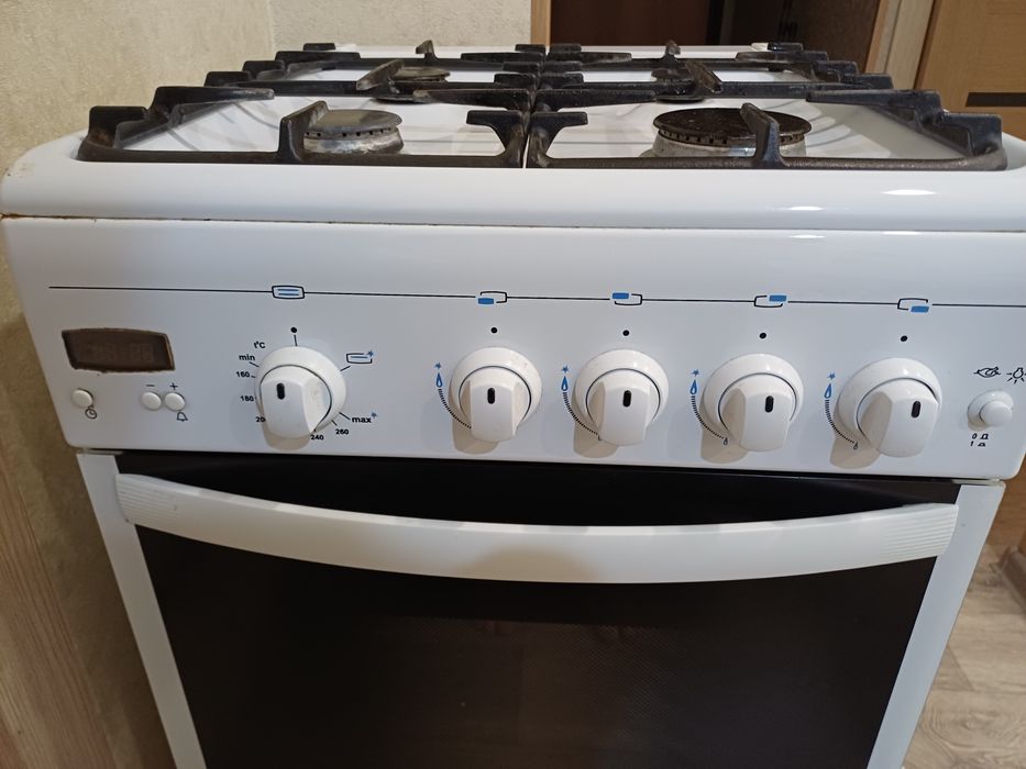 Продам газовую плиту Gefest