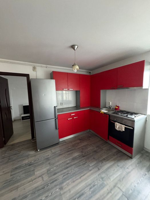 Inchiriez apartament 2 camere decomandat