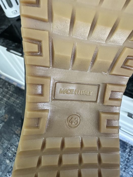 Продам новые кожаные кроссовки Cerutti