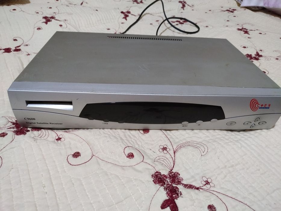 Тюнер Спутниковый. Бомбокс в Рабочем состоянии