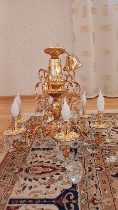 Люстра для зала большая