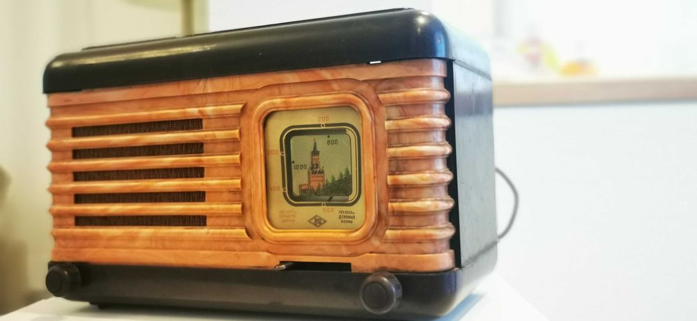 Ретро радиоприемник МОСКВИЧ