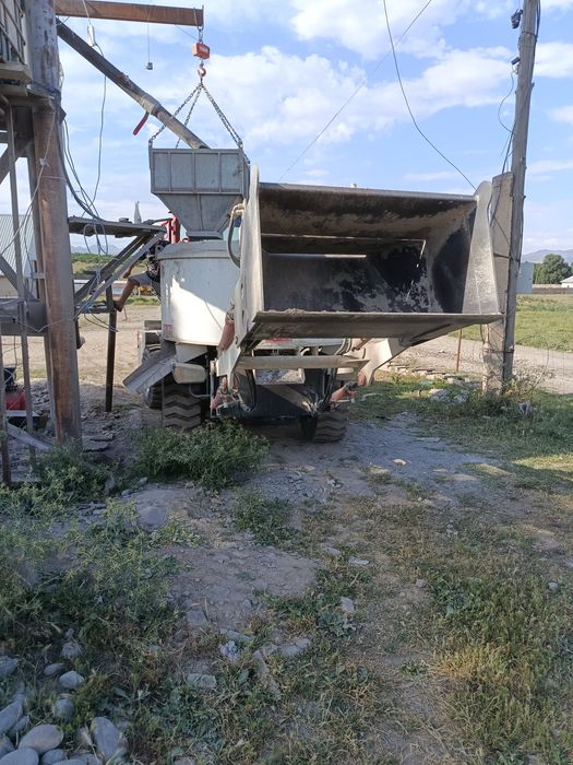 Продам  миксер с самопогрузкой