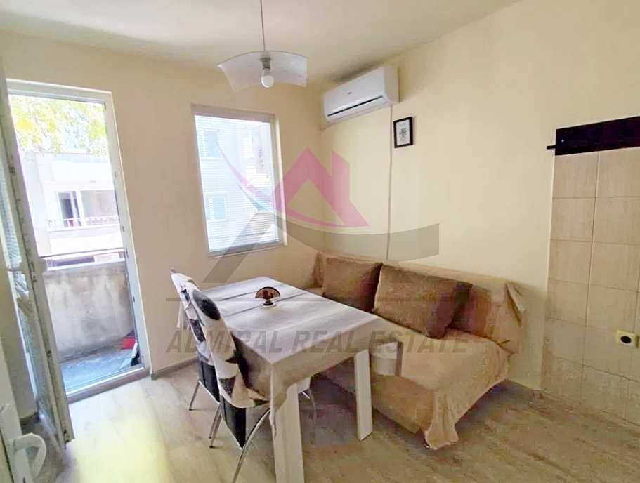 Дава се под наем Двустаен апартамент в Варна, Червен площад - 40 кв.м за 350 € - Снимка #1