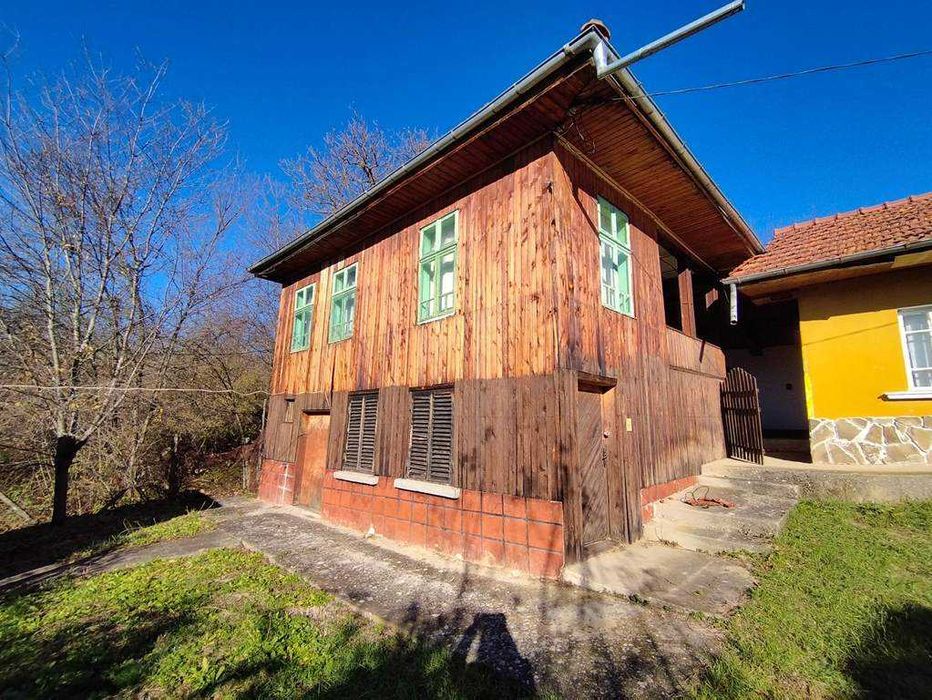 продавам къща в с.Балабанско, община Троян
