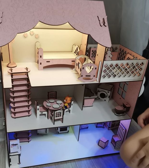 Домик для кукол с мебелью