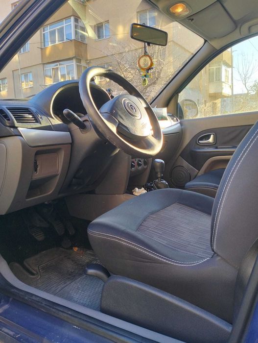 Masina RENAULT SIMBOL, an 2010, culoare ALBASTRA