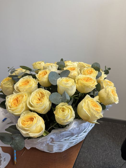 Цветы в корзине