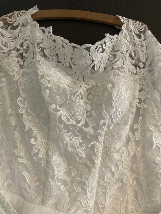 Rochie de mireasa deosebita și lejera