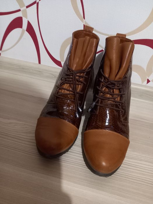 Дамски боти от естествена кожа