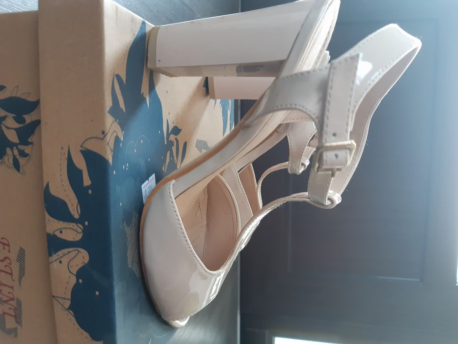 Sandale - Marimea 37 (purtate o singura data)