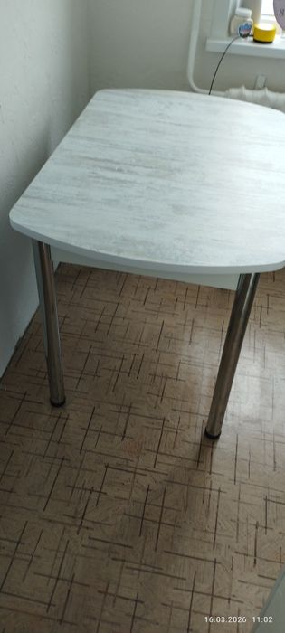 Продам стол кухонный