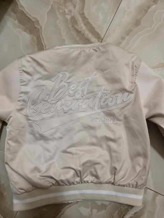 Geacă Zara mărimea 98-104 cm impecabilă culoarea crem