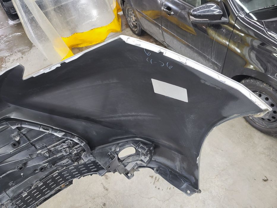 Продам передний бампер Тойоты Сиенны