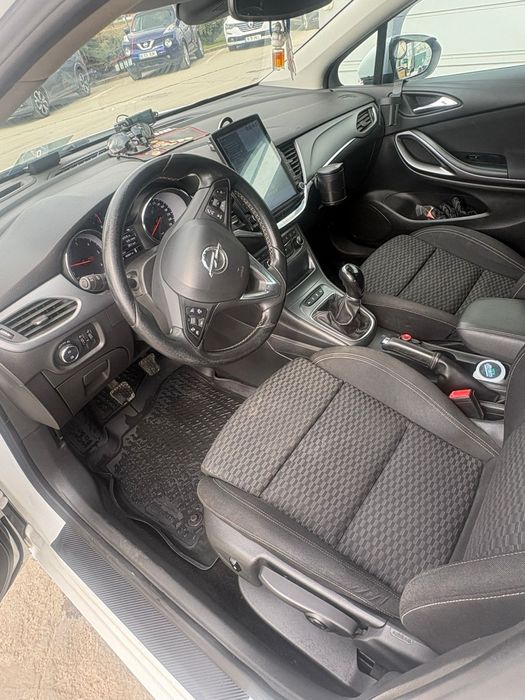 Vând Opel asta k 2017