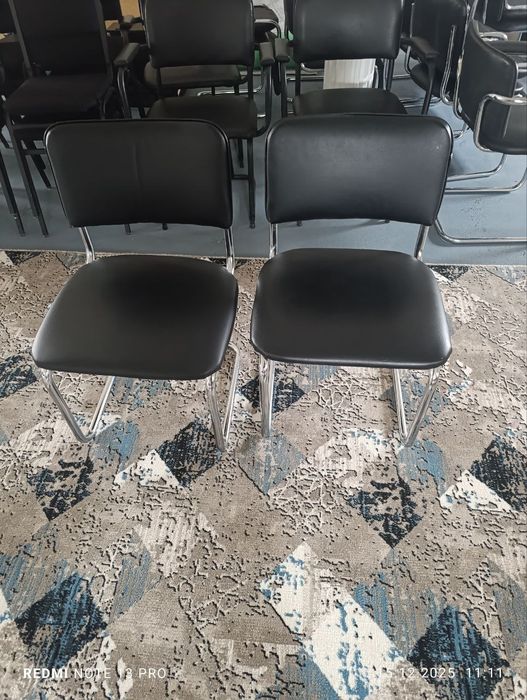 Продам офисные стулья