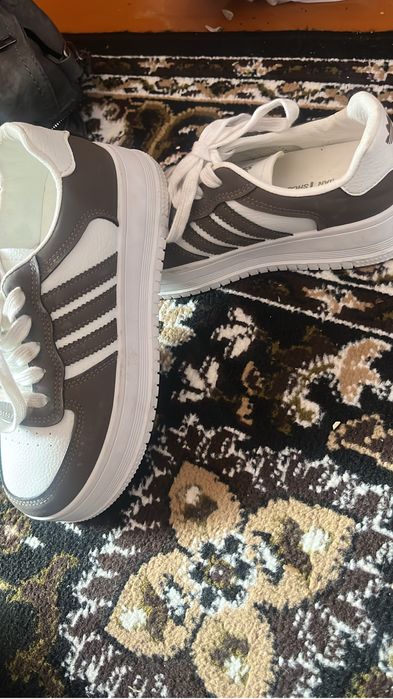 Кросовки женские