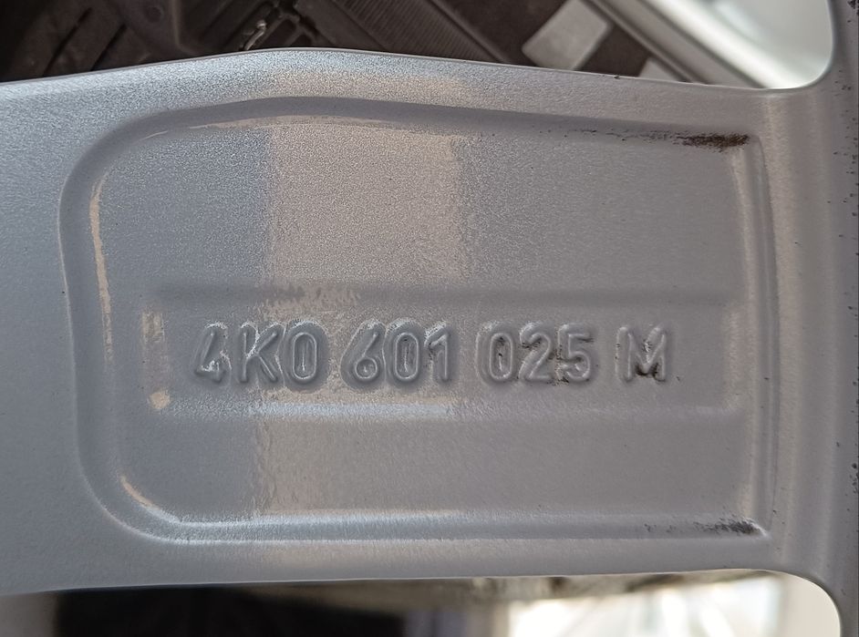 Оригинални джанти 19 цола с гуми зимни Audi A6 S6 дот 2020г.