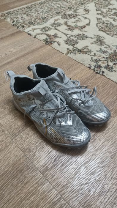 Продам сороконожки nike air zoom