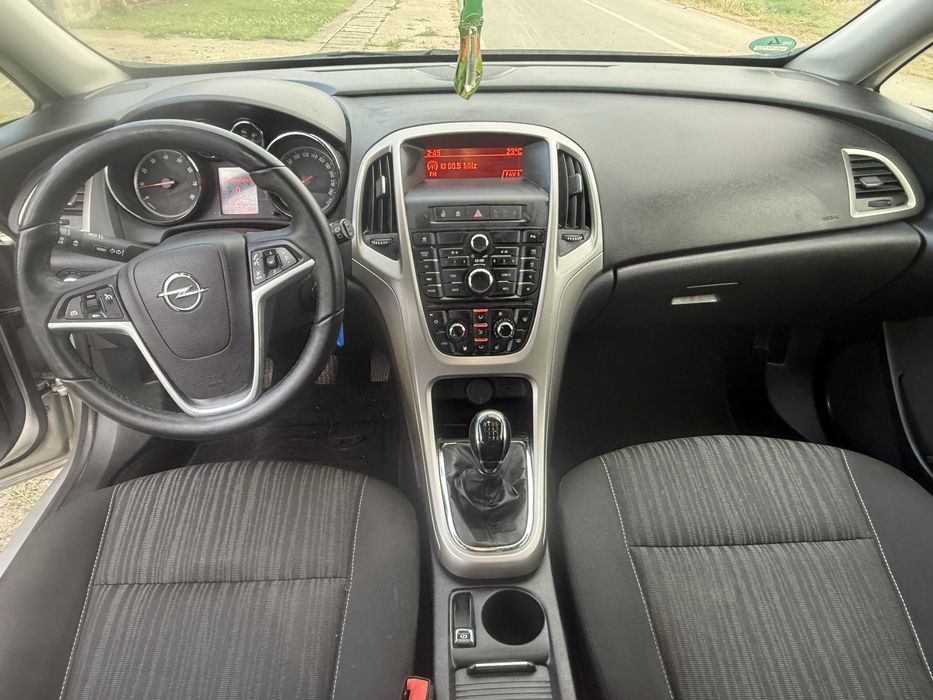 Opel astra j 2011