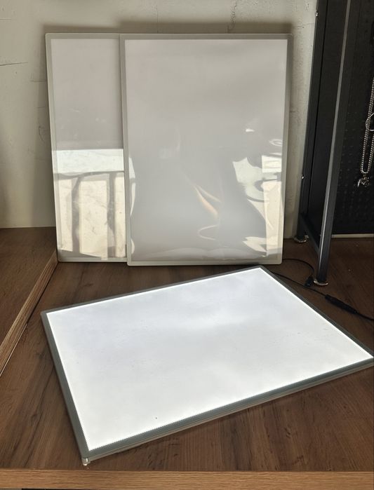 Лайт бокс 31*43.   3 штуки