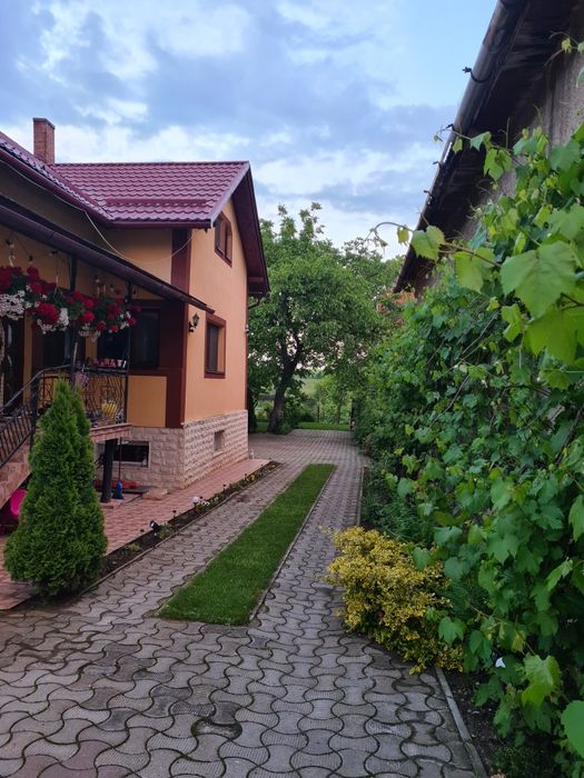 Vand sau schimb!     Casa de vanzare cu 7 camere ,bucătărie,doua bai,g