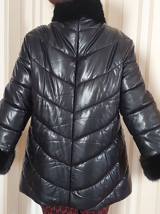 Продам чёрный пуховик из экокожи