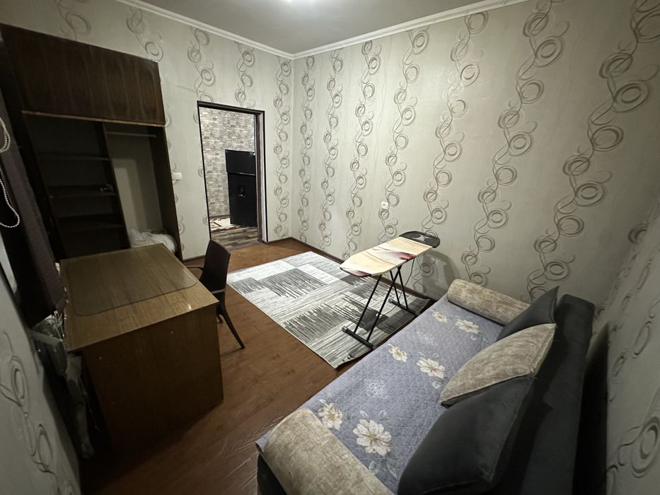 Сзади Рисового базара, мебель и техника, парковка