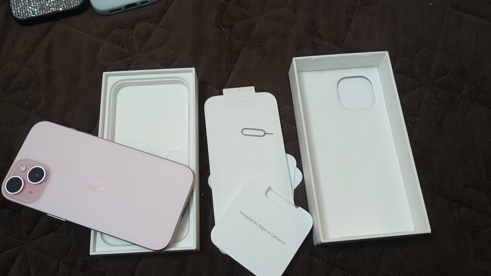 Vând iPhone 15 128 GB