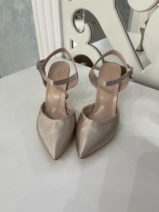 Продам новые сатиновые босоножки